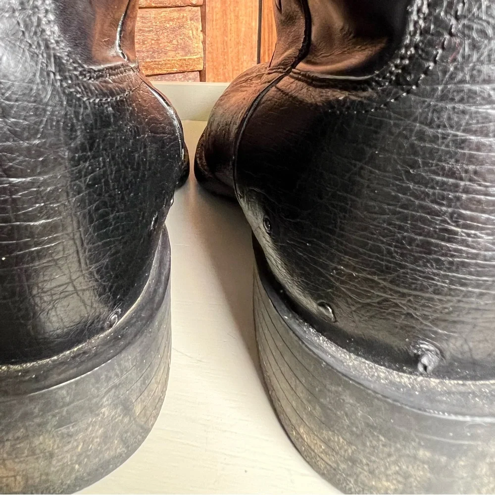 Free Shipping- 🙌 Men's- Ariat black leather cowboy work boots. Rounded toe.